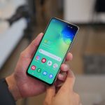 Samsung Galaxy S10e vs iPhone Xr - who wins?