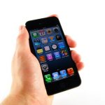 Apple amenință că va dezbrăca Internetul vechi de pe iPhone, poștă și alte servicii importante