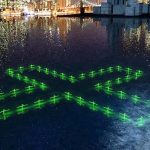 Instalațiile iluminate plutitoare arată calitatea apei în New York