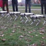 Vidéo: une bande de robots mini-guépards jouant au football et faisant un backflip