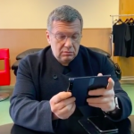 Vladimir Solovyov retrained from a political journalist to a smartphone reviewer