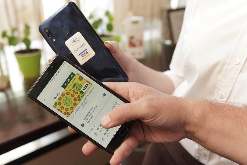 now even grandmothers with pies will accept card payments. get ready to apply your smartphone for payment to another smartphone geek tech online now even grandmothers with