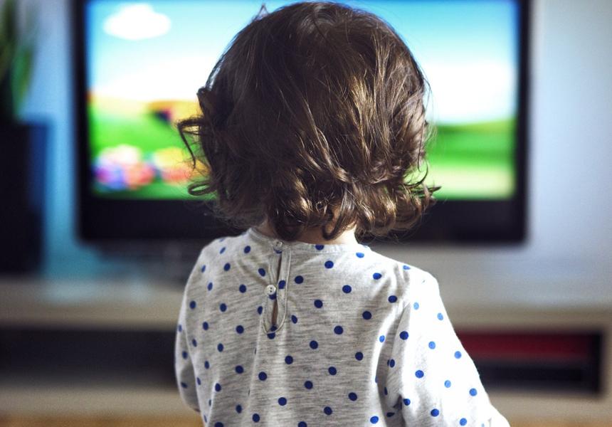 ロシア人は子供向けにテレビを見ることの危険性について語った Geek Tech Online