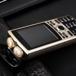 SERVO R25: push-button telephone with built-in TWS-headset and 6000 mAh battery for $ 40