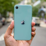 غير مكلفة iPhone 9 ظهرت لأول مرة "العيش" على الفيديو