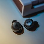 Căștile Bluetooth compacte continuă să se îmbunătățească. Am găsit calitatea și cea mai nouă dintre cele ieftine
