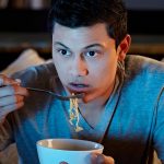 Scientists have proven the harm of eating while watching movies