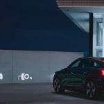 Audi dezvăluie faruri inteligente LED Digital Matrix care pot proiecta imagini animate pe drum și pe perete