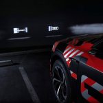 Audi își echipează vehiculele electrice cu proiectoare