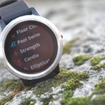 L'orologio intelligente Garmin VivoActive 3 con GPS e resistenza all'acqua offre quasi la metà del prezzo - per $ 130