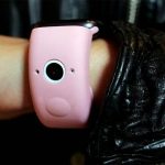 Introduced a strap for Apple Watch with two built-in cameras (looks strange)