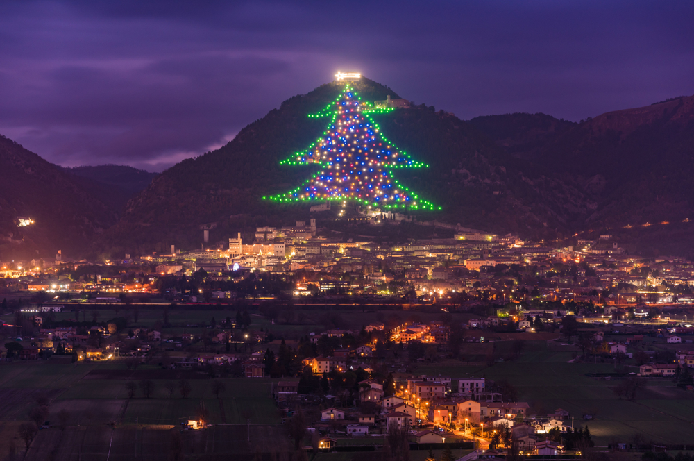 Veja a menor árvore de Natal do mundo feita por um estudante de física -  Geek Tech Online