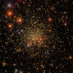 Regardez l'amas ouvert d'étoiles. Il est à 15 mille années-lumière de la Terre