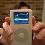 Contrar bunului simț, iPod-ul de 16 ani refăcut pentru a rula Spotify pe el