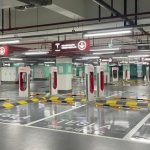 Tesla ouvre la plus grande station de recharge de véhicules électriques en Chine