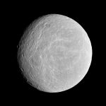 Urme de combustibil pentru rachete au fost găsite pe luna lui Saturn, Rhea. De unde vine?