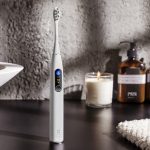 Oclean X Pro Elite: a quiet "smart" brush with Qi-charging at a super price in the official store of the brand