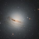 Vedeți o galaxie pe moarte lentă, care și-a pierdut cea mai mare parte din gaz și praf