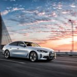 BMW розкрила подробиці електрокара i4: дві комплектації, запас ходу до 590 км, підтримка швидкої зарядки, 5G і цінник від $ 55 400