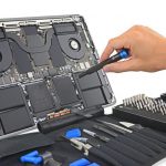 iFixit: Noul MacBook Pro încă greu de reparat, încă mai bun decât precursorii săi