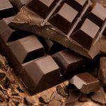 Le médecin a nommé les principales propriétés bénéfiques du chocolat noir