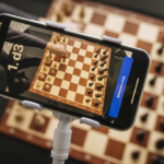 المناورة الرقمية: كيف جعلت الشبكات العصبية والذكاء الاصطناعي لعبة الشطرنج مرة أخرى