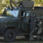 عرضت القوات المسلحة الأوكرانية عربة مدرعة بولندية AMZ Dzik في المقدمة