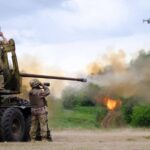 أخبر الجيش الأوكراني كيف يعمل المدفع المضاد للطائرات S-60 النادر عام 1947 جنبًا إلى جنب مع طائرة بدون طيار حديثة.