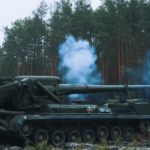 Spettacolare filmato del lavoro dei cannoni semoventi "Pion" sulle posizioni degli invasori russi (video)