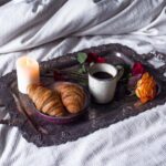 „Tuk se hromadí“: proč byste k snídani neměli pít kávu s croissanty