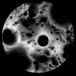 Luna a lovit mai puțini meteoriți decât se credea anterior