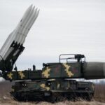 "Hiding" in the fog anti-aircraft missile system "Buk-M1" attacks an enemy air target (video)