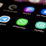 قريبًا سيكون من الممكن توصيل هاتفين ذكيين بملف تعريف WhatsApp واحد والاطلاع على سجل الدردشة من كل منهما