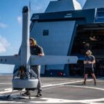 Shield AI teste un drone futuriste V-BAT qui peut décoller et atterrir comme des fusées SpaceX