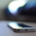 How not to clean smartphone connectors