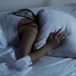 العلماء: قلة النوم والتعب يقللان من كرم الناس