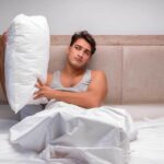 Quelles couleurs d'oreillers nuisent à votre sommeil : selon un expert