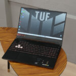 Recenzie ASUS TUF Gaming 15 (2022): laptop de gaming compact și puternic