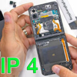 He did it! Assembly of Samsung Galaxy Z Flip 4 without damage