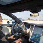 Les voitures Tesla pourront bloquer les tentatives de contournement des exigences pour garder les mains sur le volant