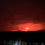 Comment le plus grand volcan du monde entre en éruption : photos et vidéos de la scène