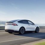 تستدعي Tesla أكثر من 350.000 سيارة من طراز S و Model Y و Model X في الولايات المتحدة بسبب مشاكل المصابيح الأمامية والوسادة الهوائية