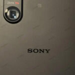 Sony Xperia 1 V lit up in a live photo: downgrades again?