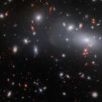 James Webb a trouvé un objet spatial doté d'une machine à remonter le temps - la même galaxie est apparue à trois endroits différents sur une photo