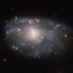 "Hubble" studoval nepravidelnou spirální galaxii